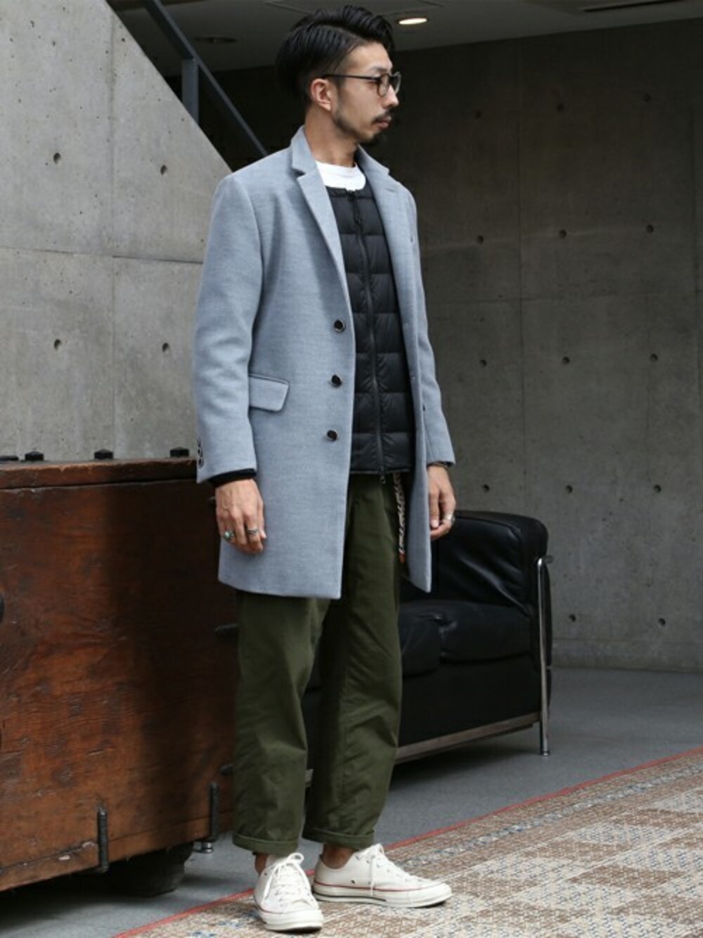 「コート、チェスターコート、ノーカラー、チェスター、冬コーデ、ワイドパンツ、タックパンツ、インナーダウン、TAION」｜「MEN'S MELROSEのポリエステルメルトンチェスターコート（チェスターコート、グレー系）」を使った、hiroshiさん（メンズ・173cm）の秋コーディネートの1枚目の写真