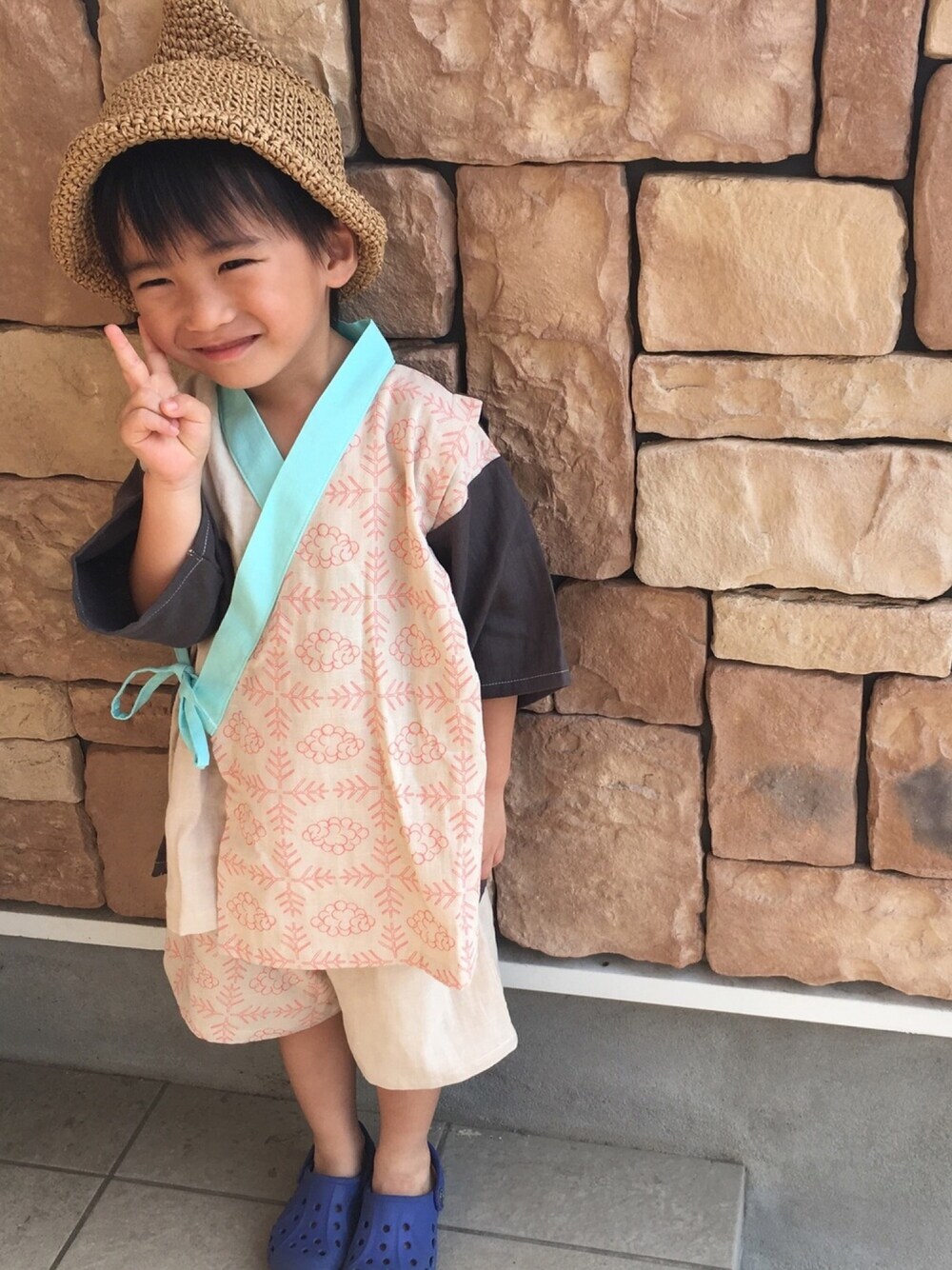 「キッズファッション、楽チンコーデ、甚平、夏祭り、おとこのこ、むぎわら帽子、4歳、むすこーで」｜「GWZのアイテム（浴衣、ベージュ系）」を使った、yukiiiiさん（キッズ・100cm）の夏コーディネートの1枚目の写真