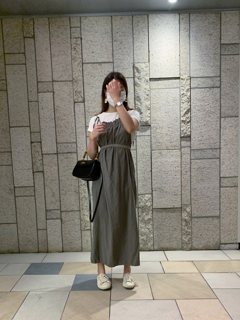 「夏、街頭穿搭、ootd、復古、日系極簡、基礎款」｜「GUCCIのアイテム（バッグ、ブラック系）」を使った、christaさん（レディース・162cm）の夏コーディネートの1枚目の写真