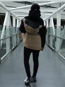 「off white」｜「アイテム（マウンテンパーカー）」を使った、HIKAMONさん（メンズ・176cm）の冬コーディネート