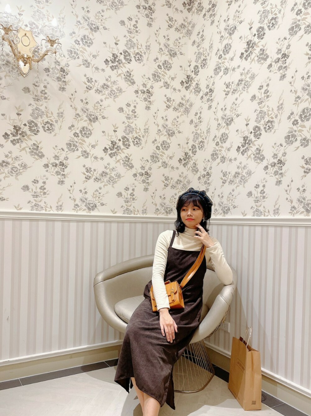 「QUEEN SHOPのアイテム（スカート、ブラウン系）」を使った、wenyu ⭐さん（レディース・164cm）の春コーディネートの1枚目の写真