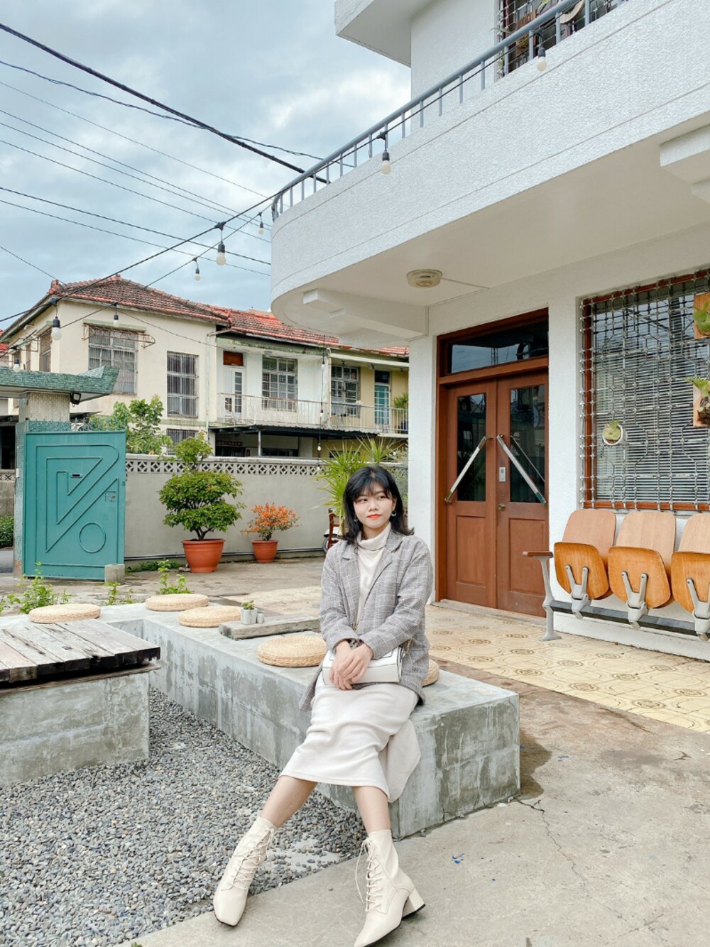 「QUEEN SHOPのアイテム（ワンピース、ベージュ系）」を使った、wenyu ⭐さん（レディース・164cm）の春コーディネートの1枚目の写真