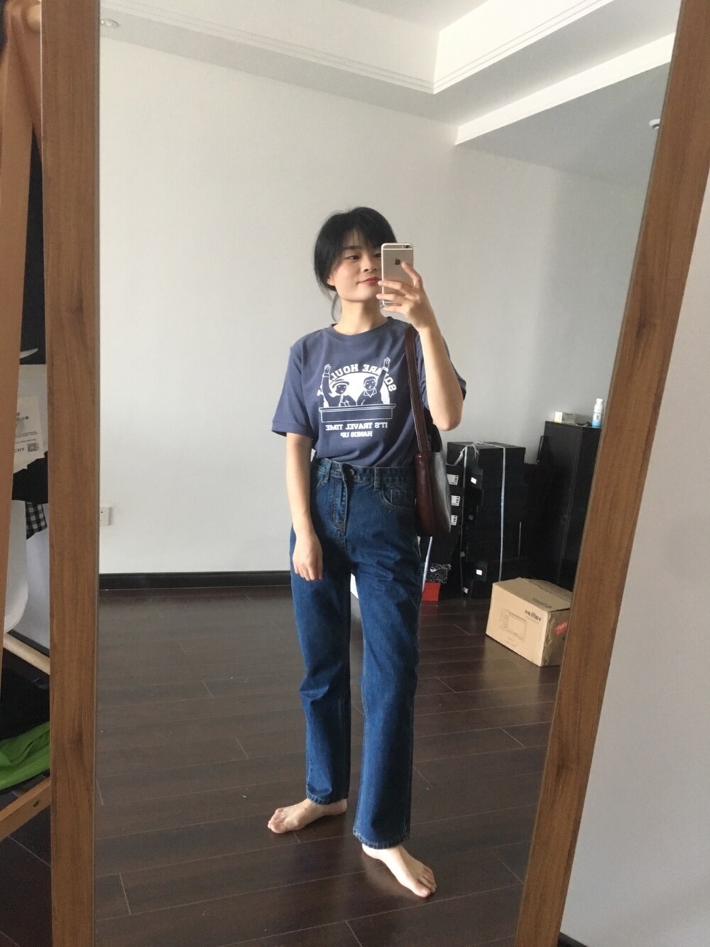 「bのアイテム（パンツ、ブルー系）」を使った、虾米子さん（レディース・155cm）の秋コーディネートの1枚目の写真