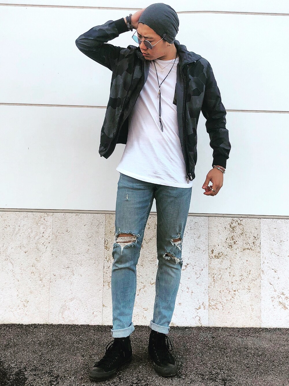 「アイラブCONVERSE、おしゃれさんと繋がりたい、大人カジュアル、プチプラ、ストリート」｜「ZARAのアイテム（MA-1、ブラック系）」を使った、saekiさん（メンズ・170cm）の冬コーディネートの1枚目の写真