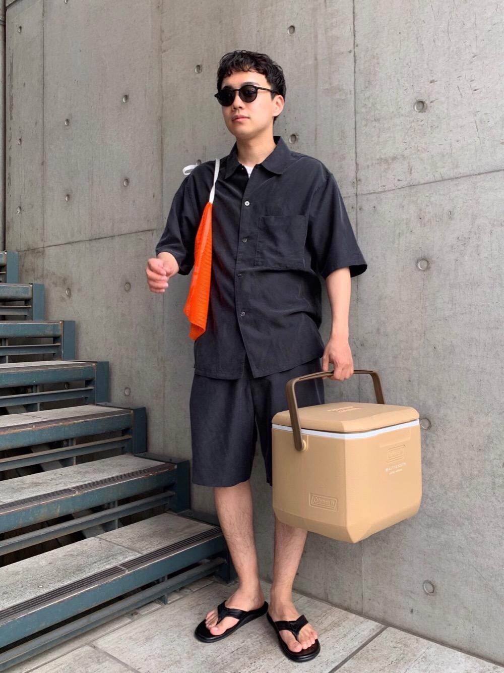 「IZIPIZIの＜IZIPIZI＞ TYPE D/アイウェア ¨（サングラス、ブラック系）」を使った、ひろせさん（メンズ・166cm）の春コーディネートの1枚目の写真