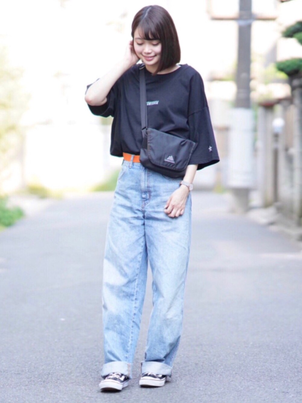 「ボーイッシュ、メンズライク、パンツスタイル、UNIQLO U、ユニクロ、GU、コンバース、VANS、ボブ、Gregory」｜「CONVERSEの▽WEB限定 CONVERSE/コンバース 別注ロゴ刺繍 半袖 ビッグシルエットカットソー（Tシャツ/カットソー、ブラック系）」を使った、のこさん（レディース・161cm）の春コーディネートの1枚目の写真