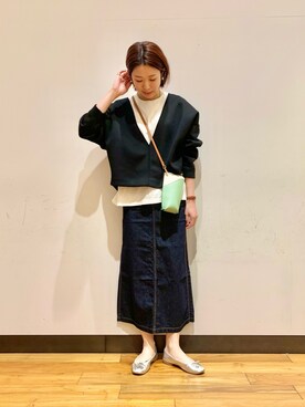 「URBAN RESEARCH（アーバンリサーチ）のアイテム（デニムスカート）」を使った、オカモトさん（レディース・167cm）の冬コーディネート