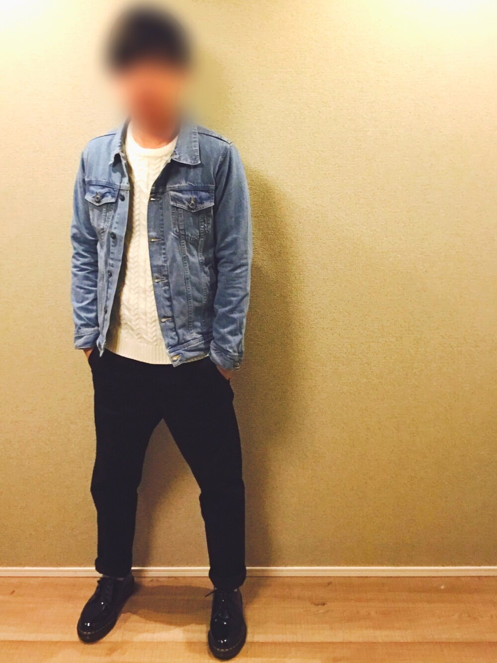 「デニムジャケット、さむい！、Dr.Martens、タモン」｜「Leeの別注COOLMAX DenimJacket（デニムジャケット、ブルー系）」を使った、tamonさん（メンズ・172cm）の冬コーディネートの1枚目の写真
