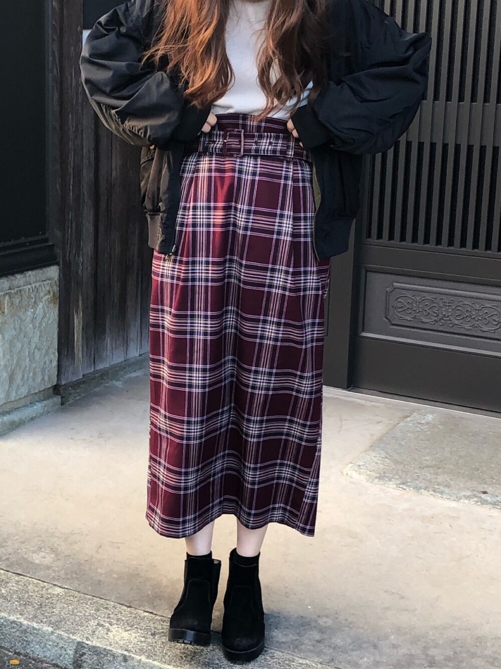 「初売りセールで買いました2019、シンプルコーデ、オトナカジュアル、チェックスカート、ローリーズファーム(LOWRYS FARM)、タイトスカート、プチプラ、マジェスティックレゴン、低身長、きれいめカジュアル」｜「INGNIの【11/24ヒルナンデスご紹介商品】リバーシブルBIGMA-1/レディースアウター-2017AW-（MA-1、ブラック系）」を使った、h a s h i m oさん（レディース・152cm）の冬コーディネートの1枚目の写真