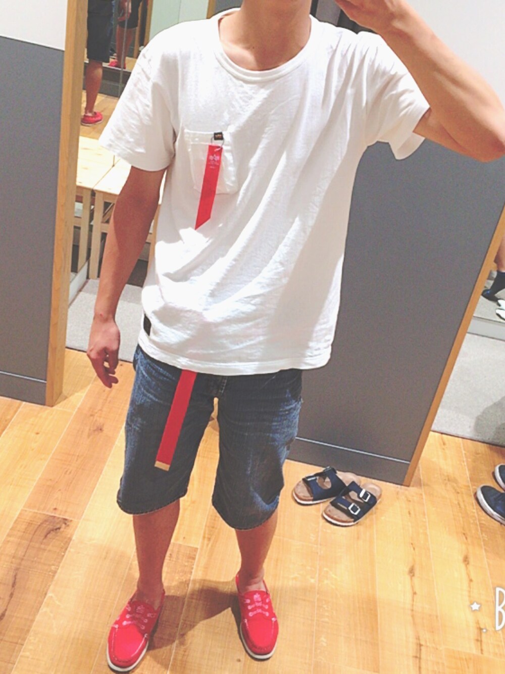 「ガチャベルト、夏」｜「Alpha Industriesのアイテム（Tシャツ/カットソー、ホワイト系）」を使った、か い たさん（メンズ・181cm）の夏コーディネートの1枚目の写真