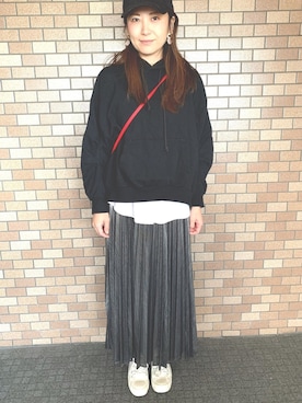 「JEANASIS（ジーナシス）のグリッタープリーツロングスカート/852404（スカート、シルバー系）」を使った、Peiさん（レディース・161cm）の冬コーディネート