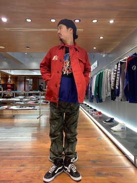 「アイテム（ミリタリージャケット、レッド系）」を使った、山Dさん（メンズ・175cm）の春コーディネート