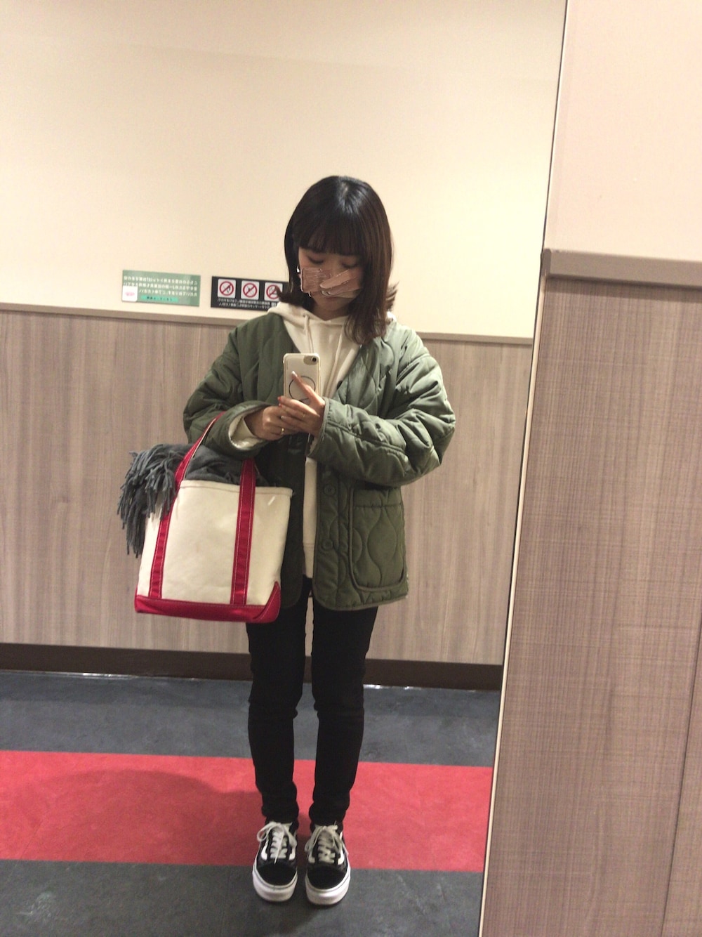 「シンプルコーデ、スニーカーコーデ、ラフ、コンバース、パーカー、スキニーデニム、ベーシック、ootd、ママコーデ、チビーズ✳︎」｜「CIAOPANICのアイテム（その他アウター、グリーン系）」を使った、boo♡さん（レディース・148cm）の冬コーディネートの1枚目の写真
