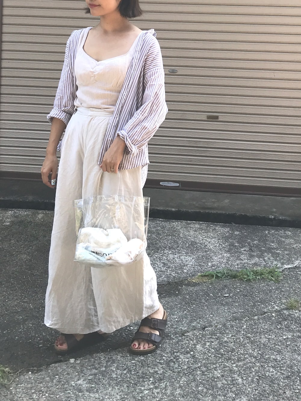 「夏、シンプル、ストライプ、キャミソール、ワイドパンツ、リネン、パンツスタイル、オトナカジュアル、ベージュ、ワントーンコーデ」｜「無印良品のアイテム（シャツ/ブラウス、ベージュ系）」を使った、boo♡さん（レディース・148cm）の夏コーディネートの1枚目の写真