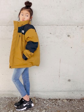 「petit main（プティマイン）のアイテム（パンツ）」を使った、花音さん（キッズ・110cm）の冬コーディネート