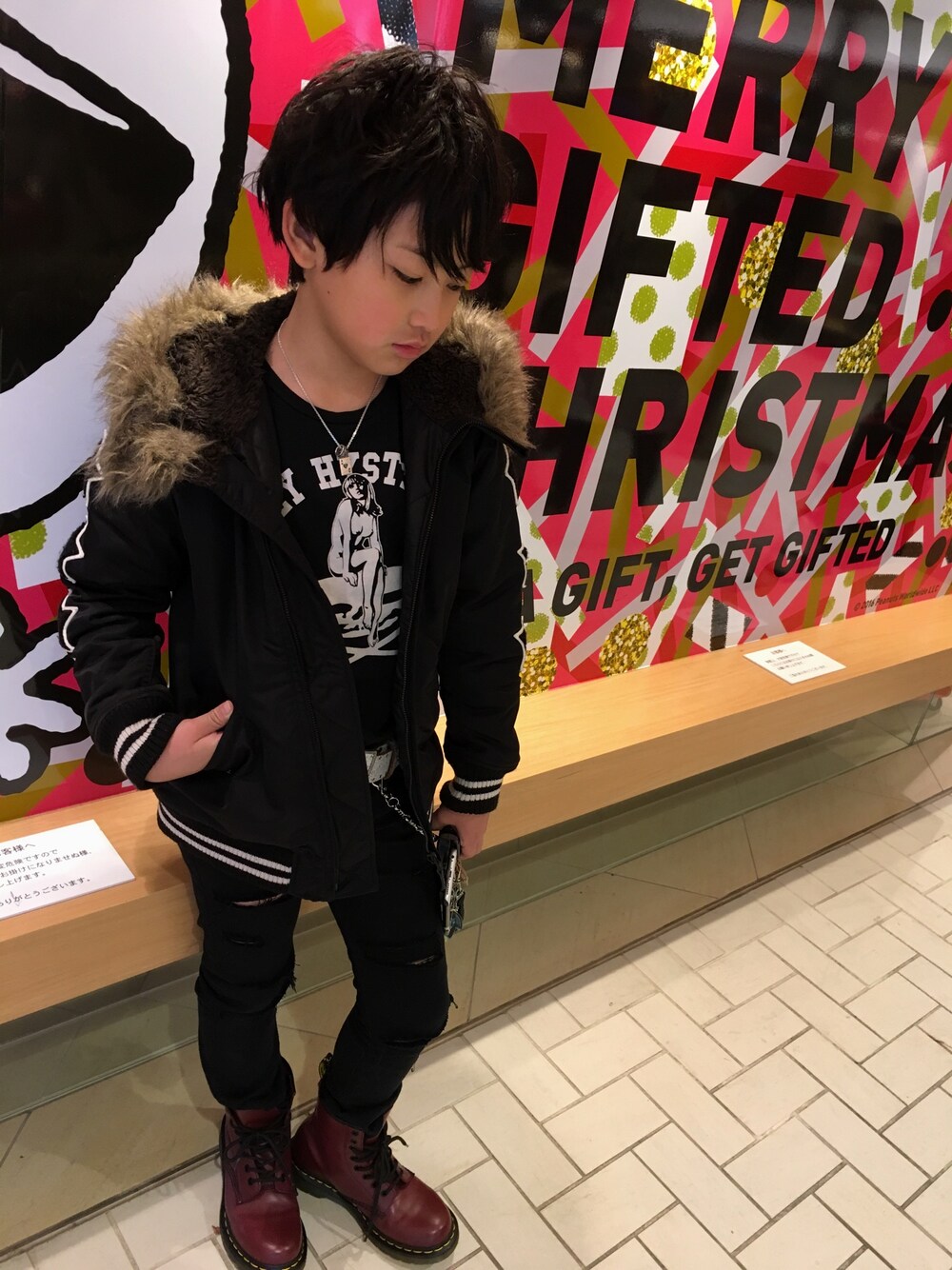 「キッズコーデ、キッズファッション、JOEY HYSTERIC、リメイク、ダメージ加工」｜「JOEY HYSTERICのアイテム（Tシャツ/カットソー、ブラック系）」を使った、◍●⌄̈⃝KAIRIꙬ꙳●◍さん（キッズ・136cm）の冬コーディネートの1枚目の写真