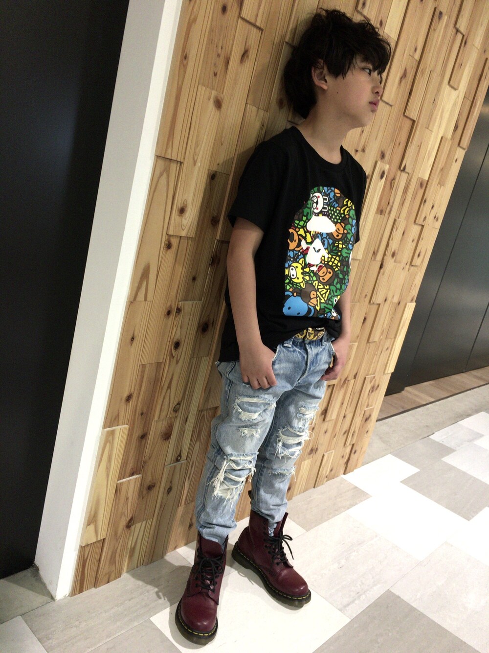 「キッズファッション、ape、エイプ、rodeo crowns、ダメージデニム、Dr.Martens」｜「A BATHING APEのMILO ALL ISLAND BIG APE HEAD TEE L（Tシャツ/カットソー、ブラック系）」を使った、◍●⌄̈⃝KAIRIꙬ꙳●◍さん（キッズ・140cm）の春コーディネートの1枚目の写真