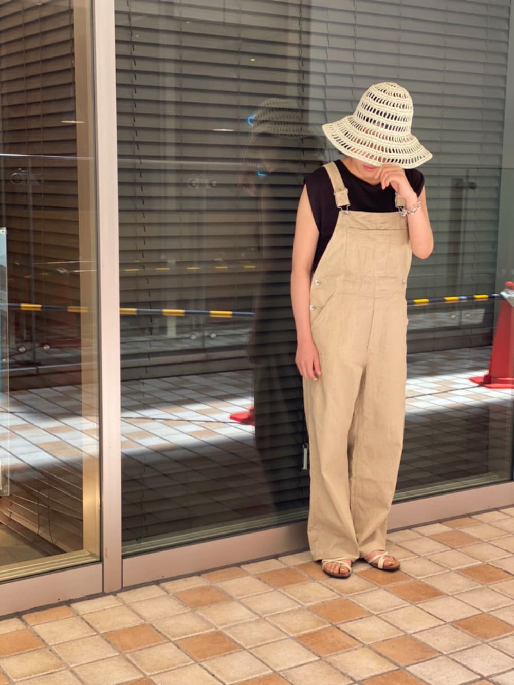 「夏、ベージュ、大人カジュアル、サロペット、これが私をアゲる服」｜「URBAN RESEARCHのコットンリネンオーバーオール（サロペット/オーバーオール、ベージュ系）」を使った、rumi takahashiさん（レディース・164cm）の夏コーディネートの1枚目の写真