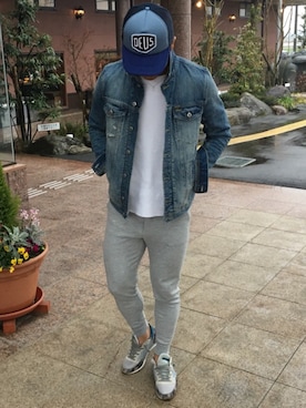 「DEUS EX MACHINA（デウスエクスマキナ）の▼【一部予約】DEUS EX MACHINA / “TRUCKER” BAYLAND キャップ（キャップ、ブルー系）」を使った、takashi_Yさん（メンズ）の春コーディネート