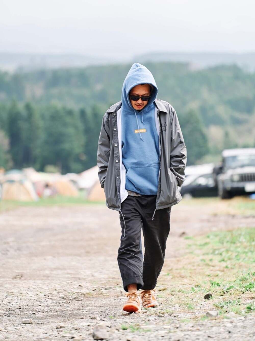 「DOUBLE STEAL、ストリート、パーカー、やっぱりストリートが好き、street、コーチジャケット」｜「DOUBLE STEALのEmbroidery Box 裏起毛パーカー（パーカー、ブルー系）」を使った、ktさん（メンズ・170cm）の秋コーディネートの1枚目の写真