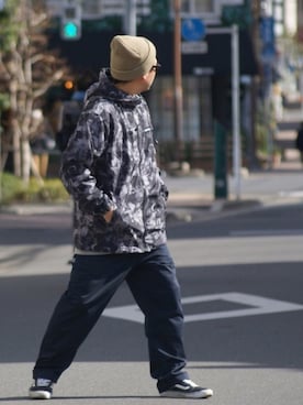 「花柄」｜「アイテム（ナイロンジャケット）」を使った、ktさん（メンズ・170cm）の冬コーディネート