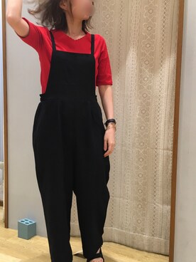 「earth music&ecology（アースミュージックアンドエコロジー）のアイテム（サロペット/オーバーオール、ブラック系）」を使った、すずさん（レディース・163cm）の春コーディネート