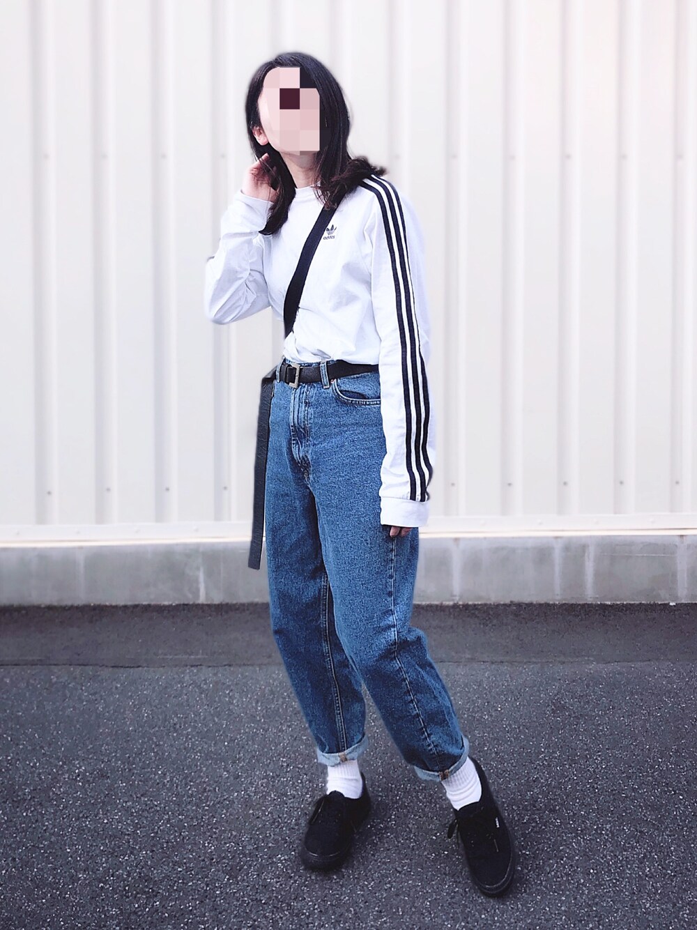 「カジュアルコーデ、スポーツミックス、ラクチンコーデ、春コーデ、メンズライク、ストリート、adidas」｜「ZARAのアイテム（デニムパンツ、ブルー系）」を使った、N/S.styleさん（レディース・157cm）の春コーディネートの1枚目の写真