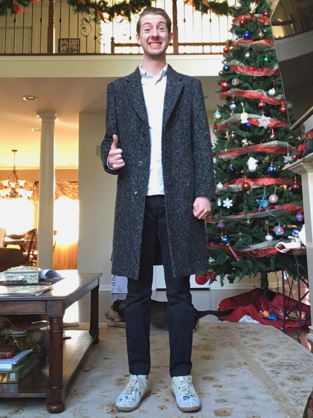 「Our Legacyのアイテム（チェスターコート、グレー系）」を使った、Matさん（メンズ・183cm）の冬コーディネートの1枚目の写真