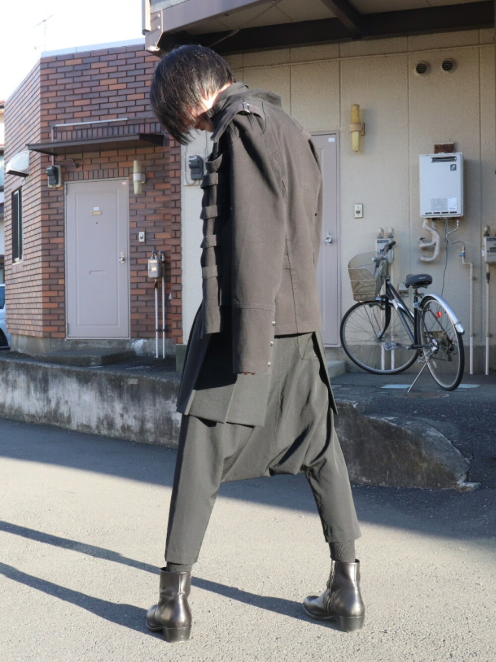 「ブルゾン、モード、パンク、サルエルパンツ、巻きスカート、オールブラック、お洒落さんとつながりたい、レイヤードstyle、Tiger of sweden、vintage」｜「GANRYUのアイテム（スカート、ブラック系）」を使った、FGさん（メンズ・182cm）の冬コーディネートの1枚目の写真