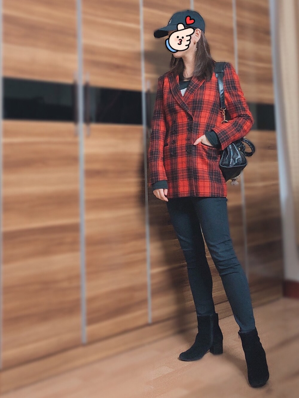 「ootd、通勤穿搭」｜「MOUSSYのアイテム（テーラードジャケット、レッド系）」を使った、尼可Nikooさん（レディース・160cm）の秋コーディネートの1枚目の写真