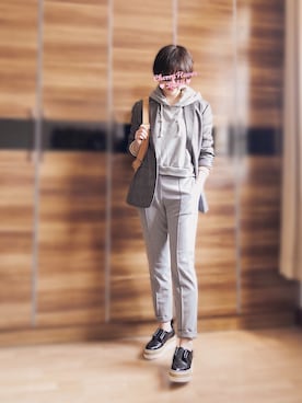 「Abercrombie&Fitch（アバークロンビーアンドフィッチ）のアイテム（パーカー）」を使った、尼可Nikooさん（レディース・160cm）の春コーディネート
