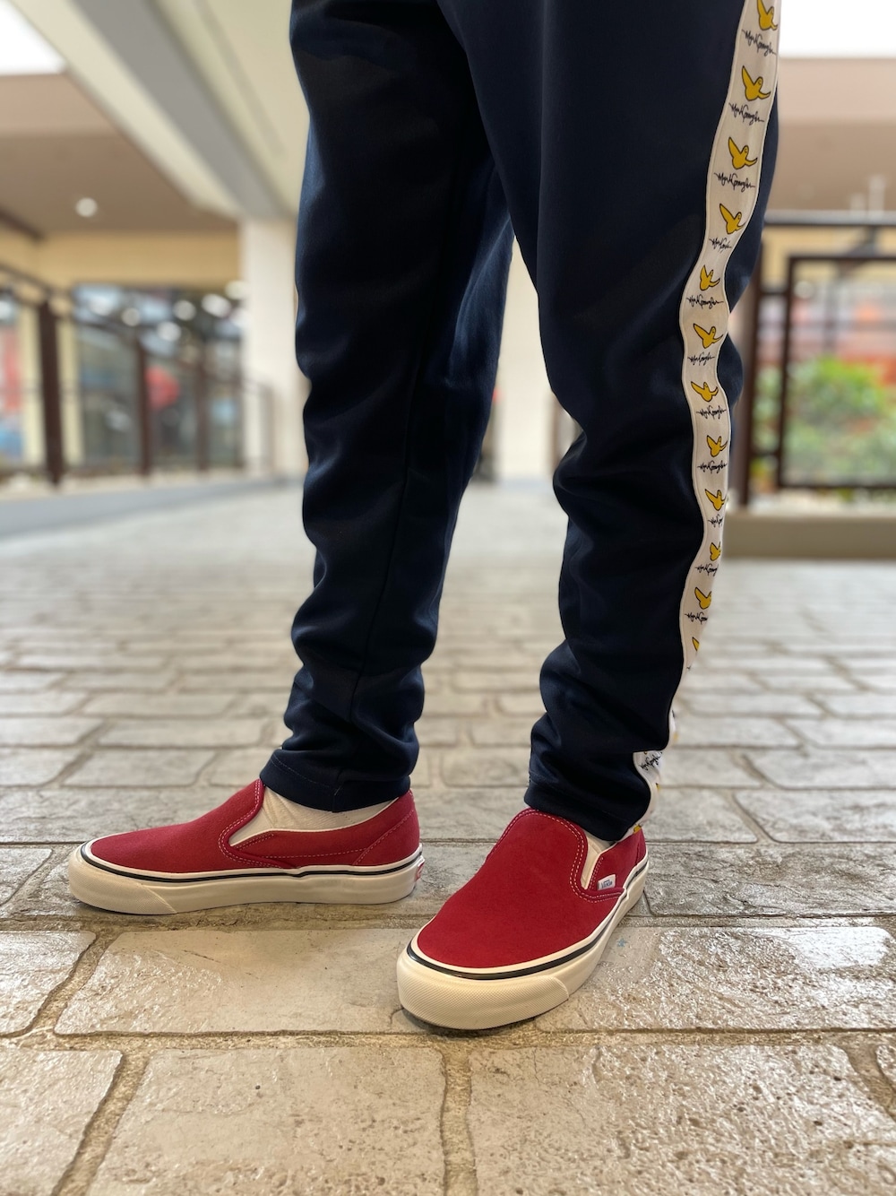 「styles、VANS、slipon」｜「stylesのアイテム（スリッポン、レッド系）」を使った、portrait11さん（メンズ・167cm）の冬コーディネートの1枚目の写真