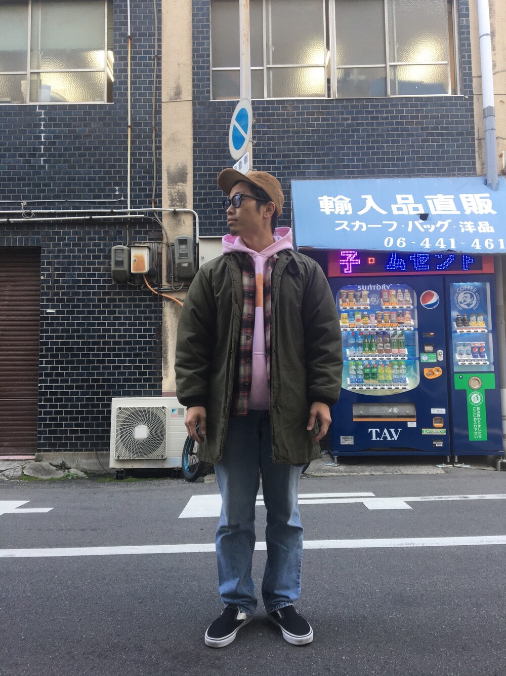 「VINTAGEのアイテム（トップス、グリーン系）」を使った、ktさん（メンズ・172cm）の冬コーディネートの1枚目の写真