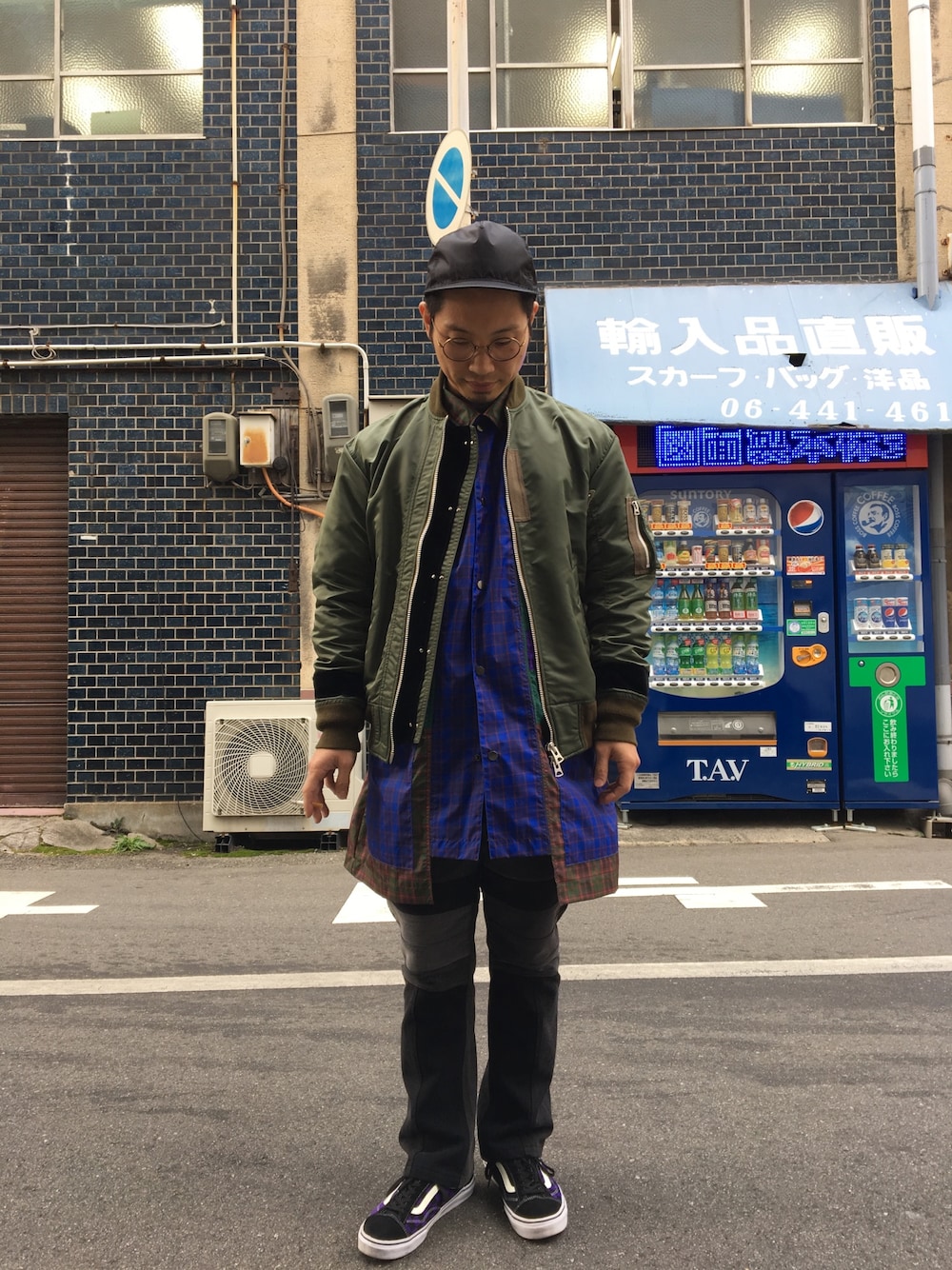 「紫」｜「Sacaiのアイテム（トップス、グリーン系）」を使った、ktさん（メンズ・172cm）の冬コーディネートの1枚目の写真