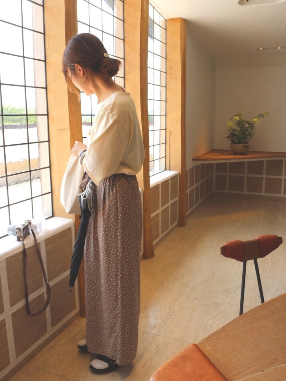 「カジュアル、ラクチンコーデ、プチプラコーデ、ワイドパンツ、サンダル、シンプル、大人コーデ、白Tシャツ、ドット」｜「cepoのピグメントポケＴ（Tシャツ/カットソー、ホワイト系）」を使った、y  u  iさん（レディース・158cm）の夏コーディネートの1枚目の写真