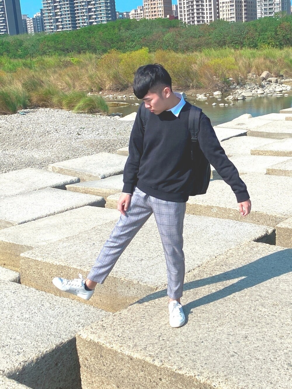 「MUJI Laboのアイテム（スニーカー、ホワイト系）」を使った、Danielさん（メンズ・170cm）の夏コーディネートの1枚目の写真
