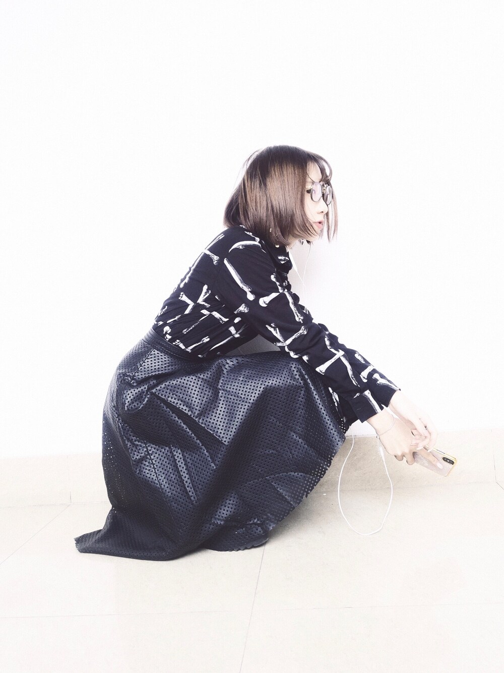 「Jewel cubeのアイテム（シャツ/ブラウス、ブラック系）」を使った、SkullerCocosさん（レディース・158cm）の春コーディネートの1枚目の写真
