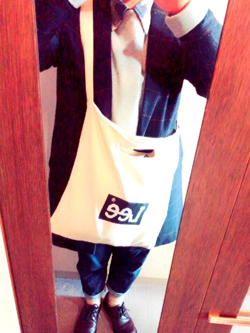 「休日スタイル、低身長、おしゃれさんと繋がりたい、GU、UNIQLO、大人カジュアル、革靴」｜「LeeのLee/SHOLDER BAG（ショルダーバッグ、ホワイト系）」を使った、ぴーまんさん（レディース・156cm）の冬コーディネートの1枚目の写真