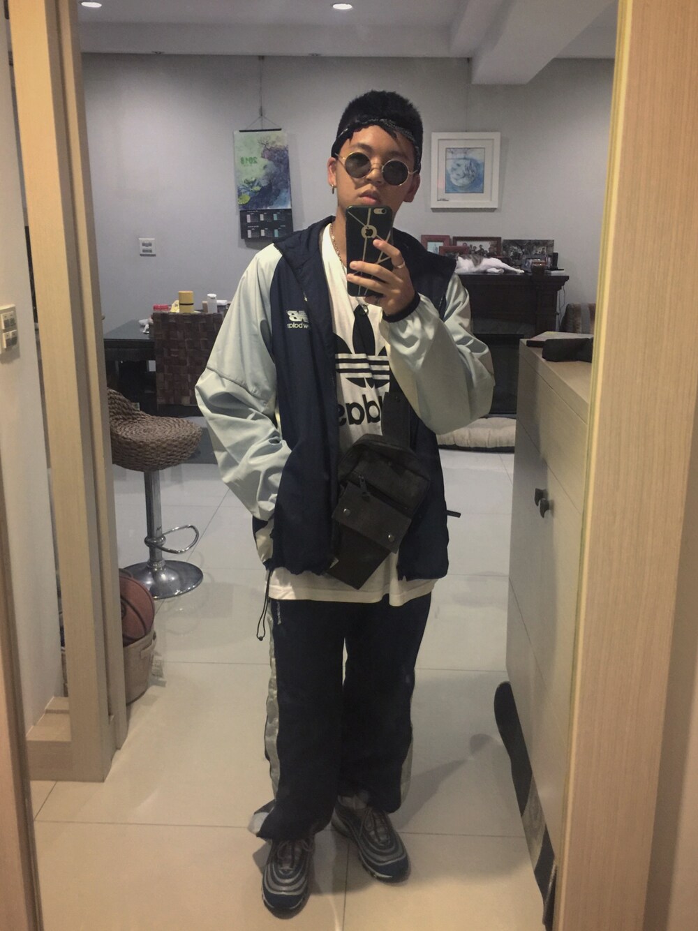 「HIPHOP、vintage、AIRMAX97」｜「NEW BALANCEのアイテム（スタジャン、ブルー系）」を使った、Eddie Linさん（メンズ・170cm）の夏コーディネートの1枚目の写真