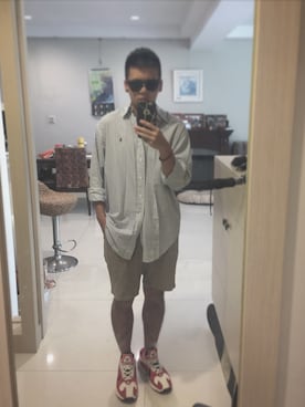 「5（ファイブ）のアイテム（スラックス）」を使った、Eddie Linさん（メンズ・170cm）の夏コーディネート