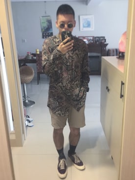 「5（ファイブ）のアイテム（スラックス）」を使った、Eddie Linさん（メンズ・170cm）の夏コーディネート
