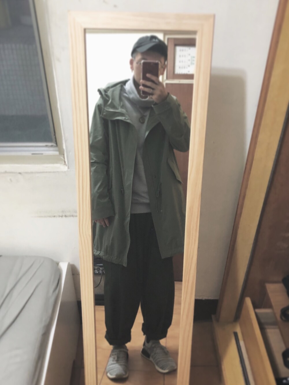 「ootd、HUF、shtick、back number、no end、adidas originals、NMD」｜「BACK NUMBERのアイテム（ミリタリージャケット、グリーン系）」を使った、Eddie Linさん（メンズ・170cm）の秋コーディネートの1枚目の写真