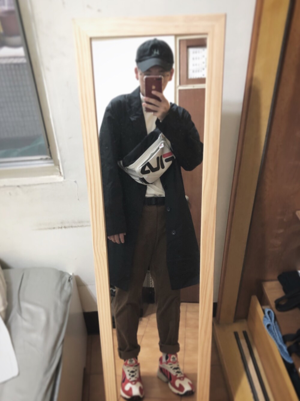 「ootd、HUF、back number、UNIQLO、adidas originals、yung-1」｜「HUFのアイテム（キャップ、ブラック系）」を使った、Eddie Linさん（メンズ・170cm）の秋コーディネートの1枚目の写真