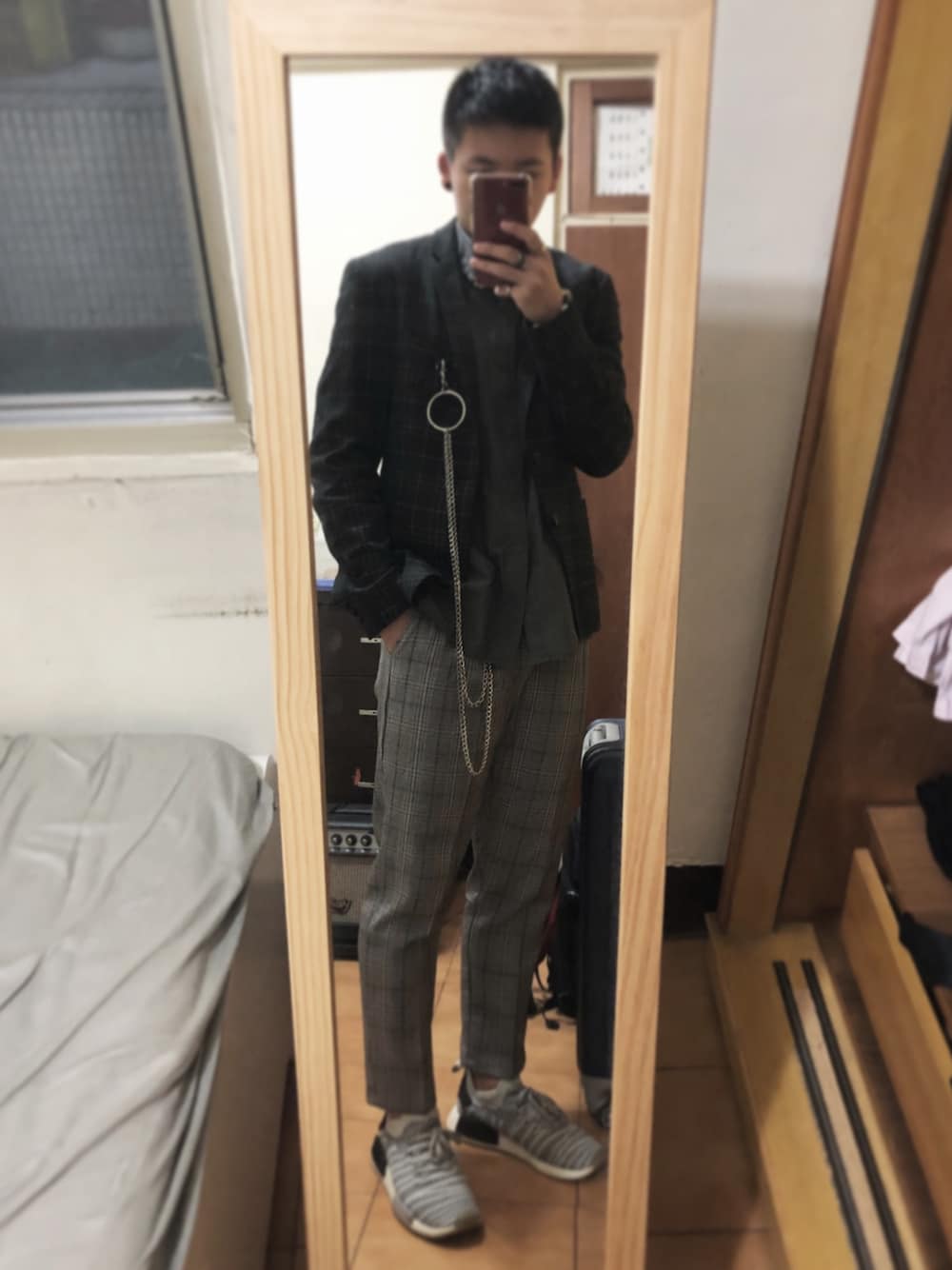 「ootd、ZARA MAN、Calvin Klein、adidas originals、NMD」｜「Calvin Kleinのアイテム（シャツ/ブラウス、グレー系）」を使った、Eddie Linさん（メンズ・170cm）の冬コーディネートの1枚目の写真
