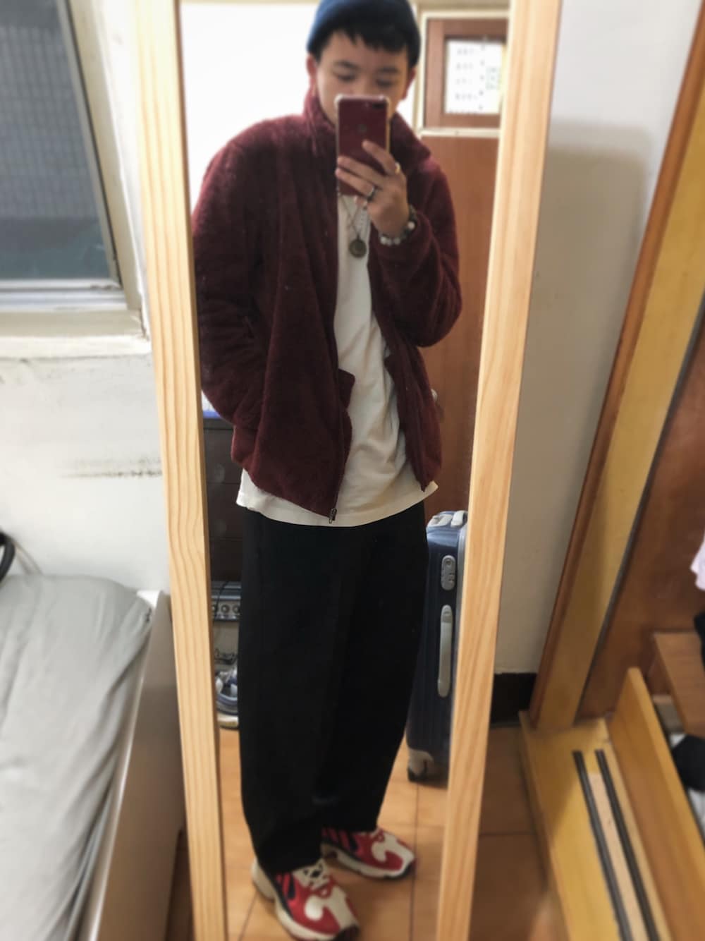「ootd、UNIQLO、UNIQLO U、ZARA MAN、adidas originals、yung-1」｜「UNIQLOのアイテム（ジャケット/アウター、レッド系）」を使った、Eddie Linさん（メンズ・170cm）の冬コーディネートの1枚目の写真