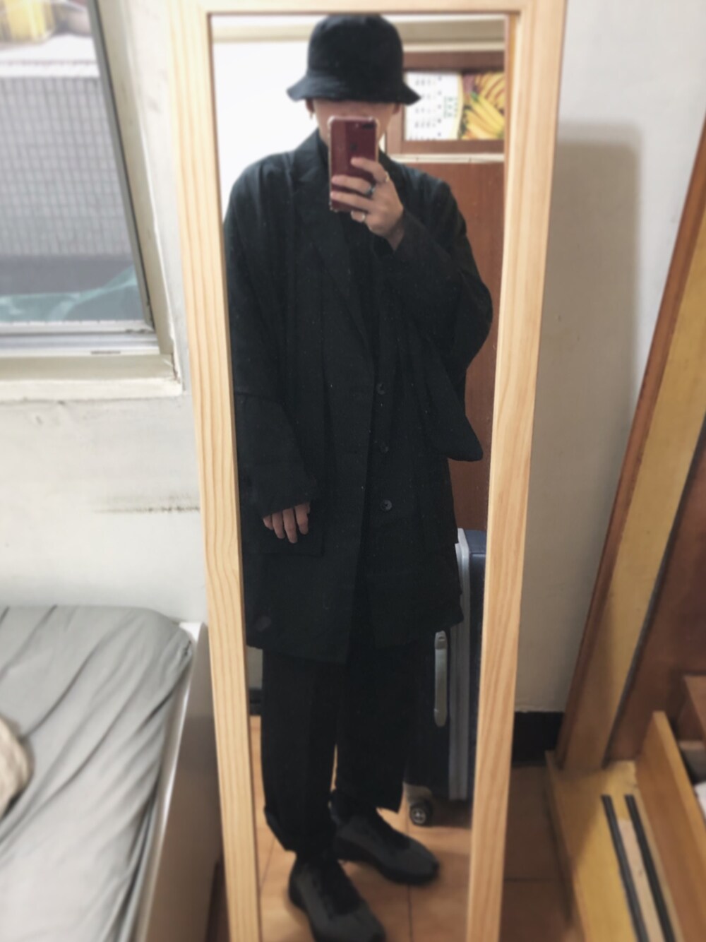 「ootd、UNIQLO、back number、vintage、UNIQLO U、NIKE」｜「UNIQLOのアイテム（Tシャツ/カットソー、ブラック系）」を使った、Eddie Linさん（メンズ・170cm）の冬コーディネートの1枚目の写真