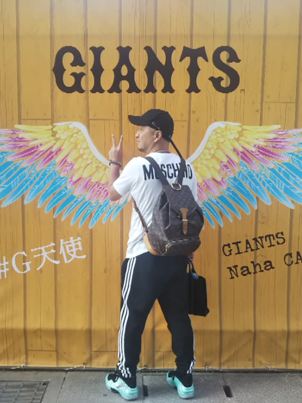 「プロ野球、沖縄、ナイキ、アディダス、MOSCHINO、ルイヴィトン、韓流、インスタ映え、夏さきどり、那覇」｜「MACK BARRY のアイテム（キャップ、ブラック系）」を使った、M. Okinoueさん（メンズ・169cm）の春コーディネートの1枚目の写真
