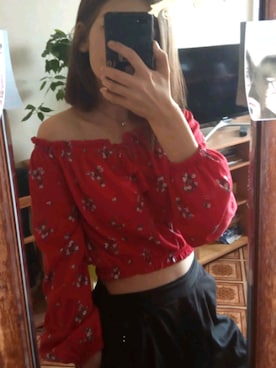 「red」｜「アイテム（その他トップス）」を使った、Liza Ritさん（レディース・157cm）の春コーディネート