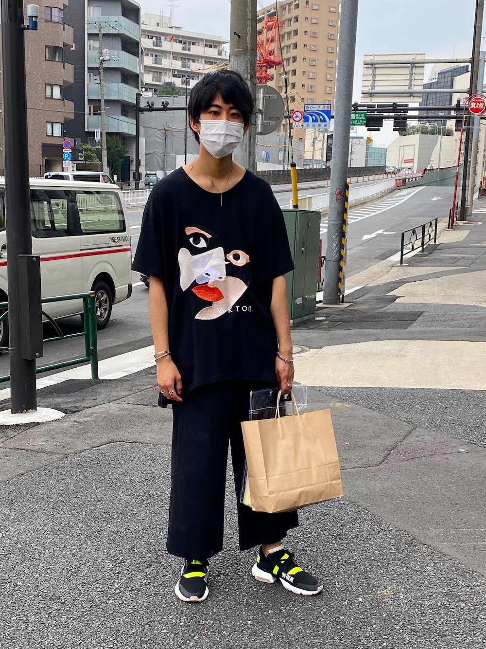 「休日スタイル、おしゃれさんと繋がりたい、ゆるコーデ、春夏コーデ、シンプル、licht bestreben、liberum arbitrium、adidas、juha、kolor」｜「licht bestrebenのアイテム（Tシャツ/カットソー、ブラック系）」を使った、しゅんぺいさん（メンズ・175cm）の夏コーディネートの1枚目の写真