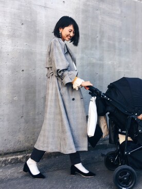 「お散歩」｜「アイテム（トレンチコート）」を使った、うえむら あやのさん（レディース・165cm）の春コーディネート